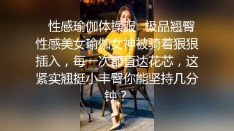 大辫子花姑娘镜头前露脸被大哥玩逼，颜值不错逼逼也很大直接让大哥用手淘玩拳交