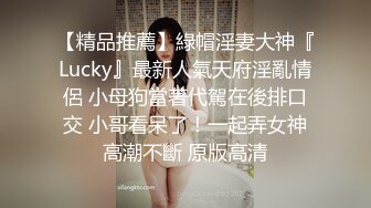 粉色高跟鞋白丝红唇美女椅子上自慰出白浆，拨开内裤手指揉搓小穴，跳蛋塞入拉扯出水，震动棒假屌多种道具换着玩