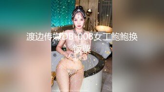 风衣牛仔裤美少妇