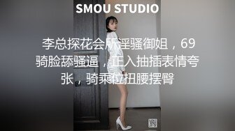 美女如云服装城女厕，全方位脸逼同框偸拍多位美眉方便，迷之操作的小姐姐揪阴毛