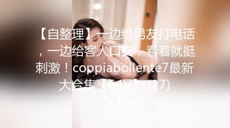 衣料比较少的白衣美女坐在沙发上就让人看的口干舌燥