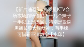 有钱人的快乐就是这么枯燥无味 ktv点三个妹子 一个唱歌 两个舔脚