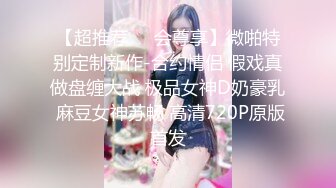 商场女厕全景偷拍制服美女职员的极品小黑鲍