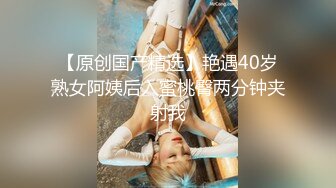 爆乳少妇，这大奶子真诱人怎么玩都行啊，听指挥展示揉奶玩逼自慰，掰开逼逼尿尿给你看