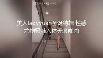 轻熟女姐妹花一起伺候大鸡巴，全程露脸情趣诱惑，活好不粘人，淫声荡语撩骚不断，让大哥轮草抽插，浪叫不止