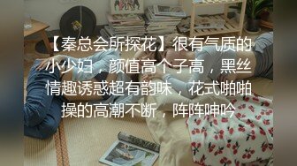 七月最新厕拍大神潜入师范学院附近公厕正面全景偷拍练功裤美女尿完抖两抖不用擦