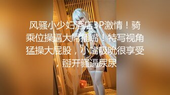 骚表姐理发店内享受小老弟的按摩服务，直接被小老弟把裤子扒下给舔逼，把鸡巴塞进嘴里直接抽插又草逼口爆