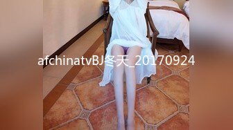 00后小奶妈挤奶水给狼友喝，全程露脸陪狼友互动撩骚，揉奶玩逼掰开骚穴给狼友看，自己抠逼浪叫看着好刺激