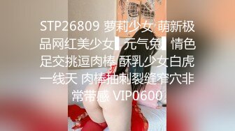 翘臀少妇背着老公玩3p